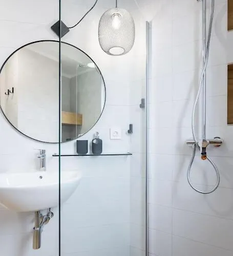 Cozy Wilson Bucareste